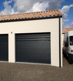 Installation d’une porte de garage enroulable